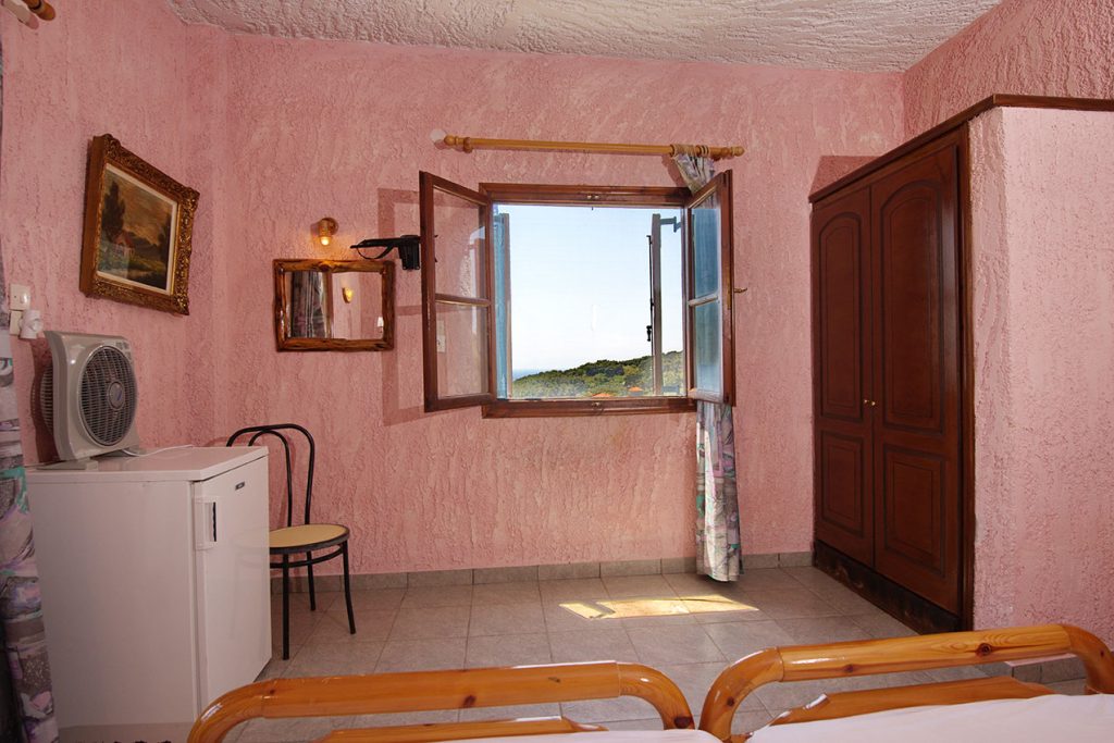 ΚΩΝΣΤΑΝΤΙΝΟΣ ΡΙΖΟΣ — 19