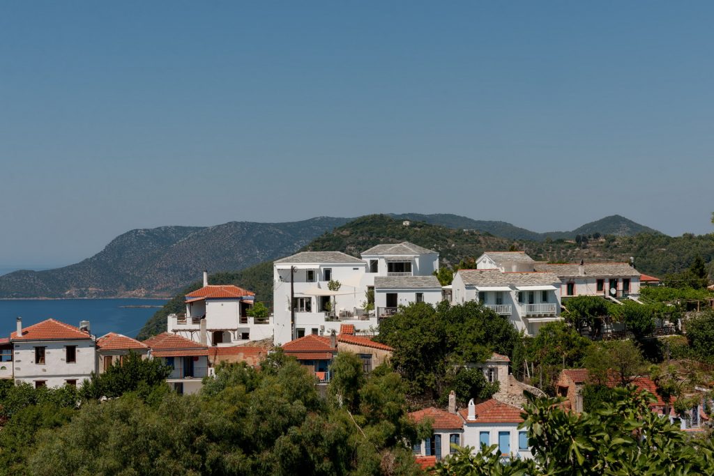 ΑΛΘΕΑ ΞΕΝΟΔΟΧΕΙΟ 4 * — 13