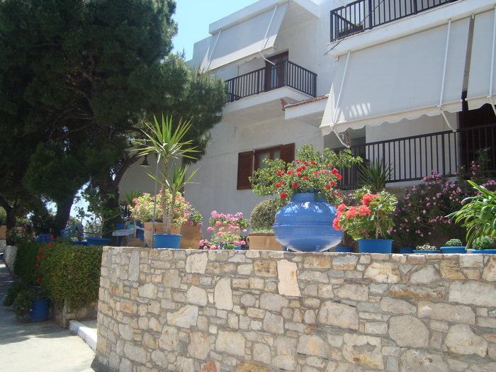 ΔΗΜΗΤΡΑ STUDIOS — 15