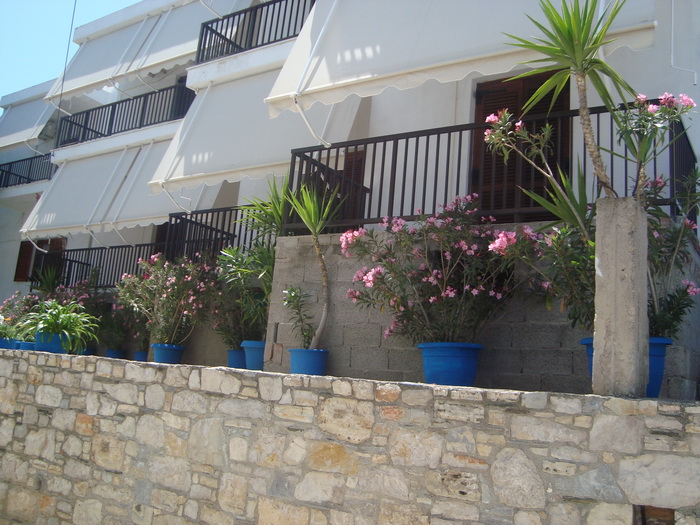 ΔΗΜΗΤΡΑ STUDIOS — 14