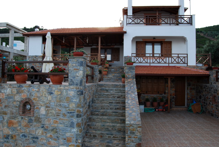 ΕΛΕΝΑ ΒΙΛΑ — 20