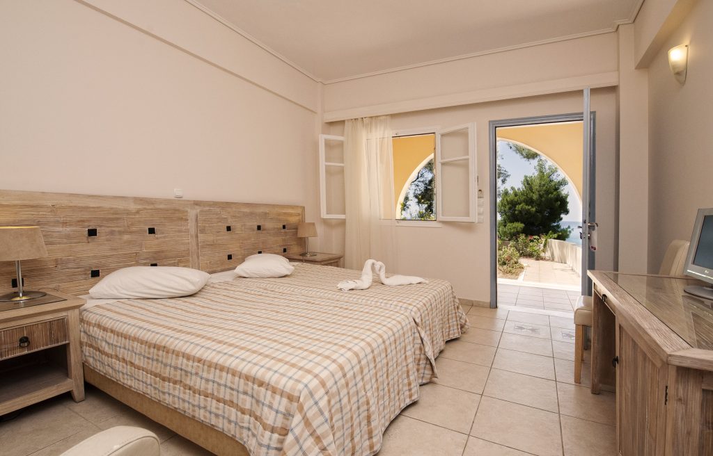 ALONISSOS BEACH BUNGALOWS & SUITES HOTEL — 10