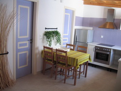 ΙΦΙΓΕΝΕΙΑ STUDIOS — 8