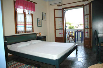 ΚΩΝΣΤΑΝΤΙΝΑ STUDIOS — 2