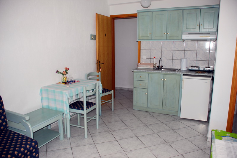 ΜΥΡΙΑΜ STUDIOS — 9