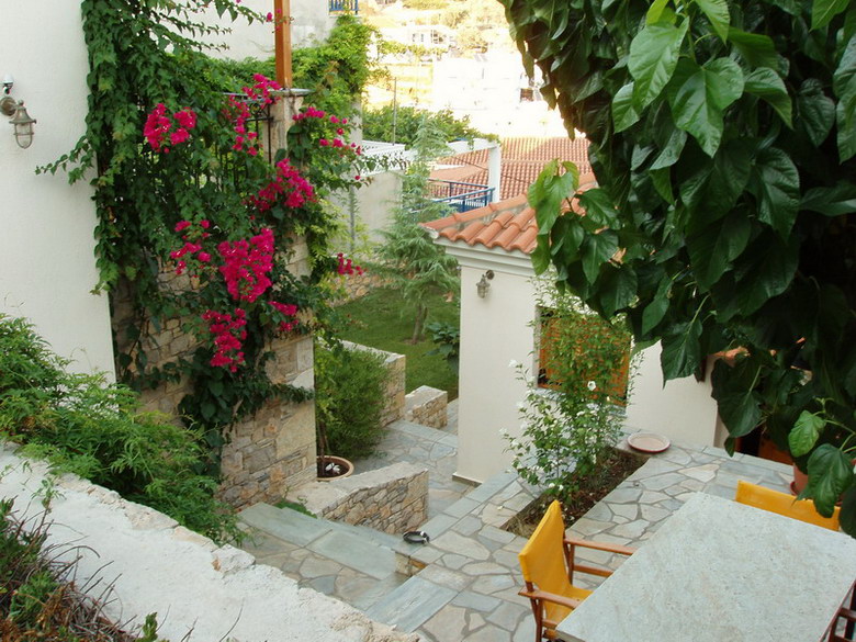 ΠΕΤΡΙΝΟ — 4