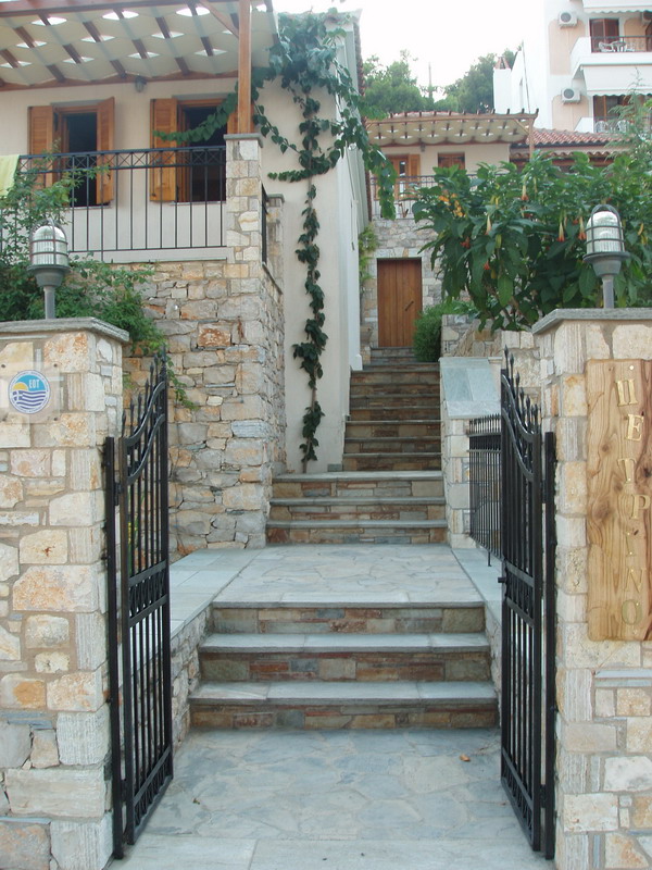ΠΕΤΡΙΝΟ — 9