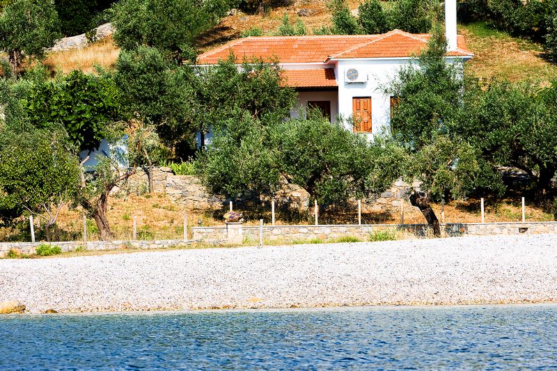 ΠΑΡΑΘΑΛΑΣΣΙΕΣ ΚΑΤΟΙΚΙΕΣ ΧΡΗΣΤΟΥ — 8
