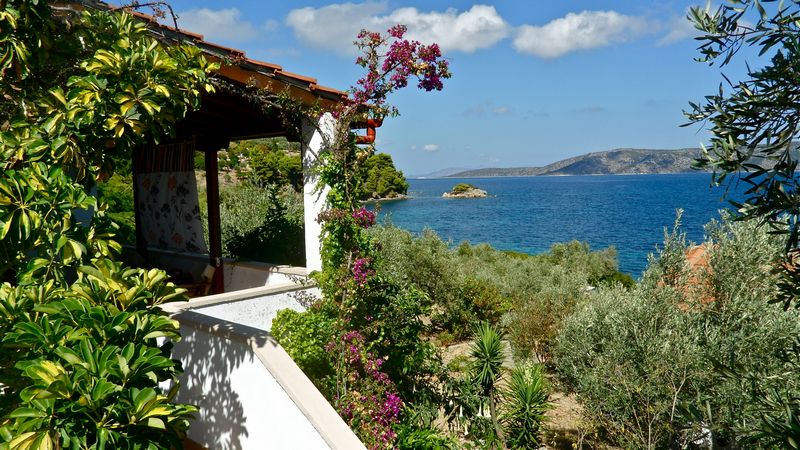 ΠΑΡΑΘΑΛΑΣΣΙΕΣ ΚΑΤΟΙΚΙΕΣ ΧΡΗΣΤΟΥ — 18