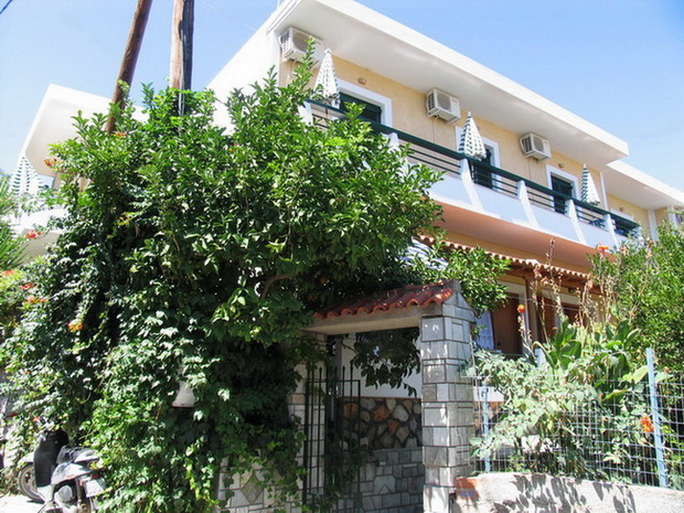 ΓΙΟΥΛΑ ΠΑΝΣΙΟΝ — 3
